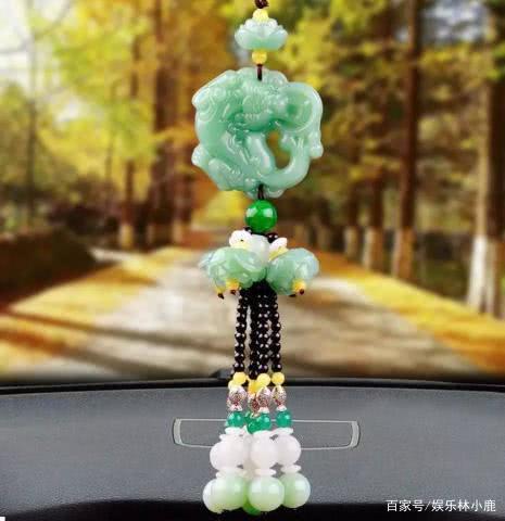 車里放什么裝飾品好？這些物品千萬別放，后果嚴重！